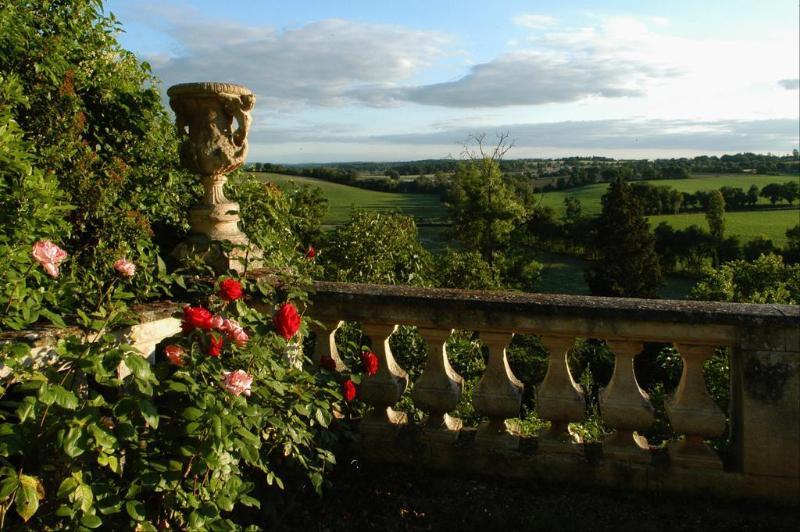 Chateau De Larroque Hotel Gimont Exterior photo